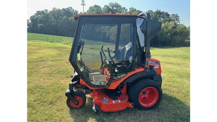 Kubota ZD1211 Cab