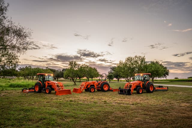 MX4900_MX5400_MX6000_family_2024_texas_006 Kubota Utility Tractors in a field