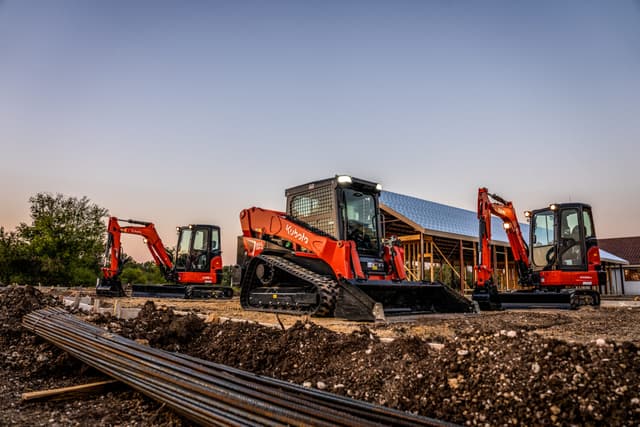 SVL110-3_smooth bucket_HD84LC_KX033-4_U35-4_beauty_2025_AzleTX_003 Kubota excavators and construction equipment