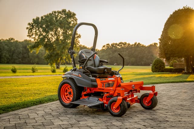 Z412_mower_2024_tennessee_001_Retouched Kubota mower for different property sizes